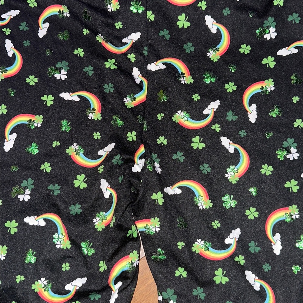 NWT Feeling Festive Black Rainbow Shamrock Leggings - Picture 3 of 5